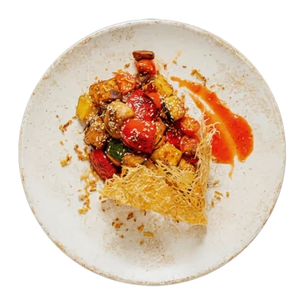 Куриное соте с овощами и жареным пармезаном