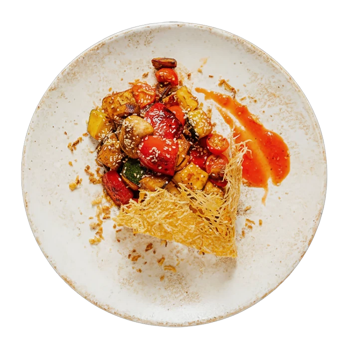 Куриное соте с овощами и жареным пармезаном