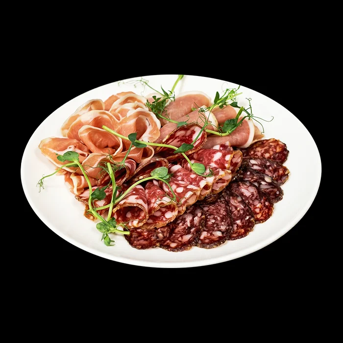 Изысканная мясная нарезка