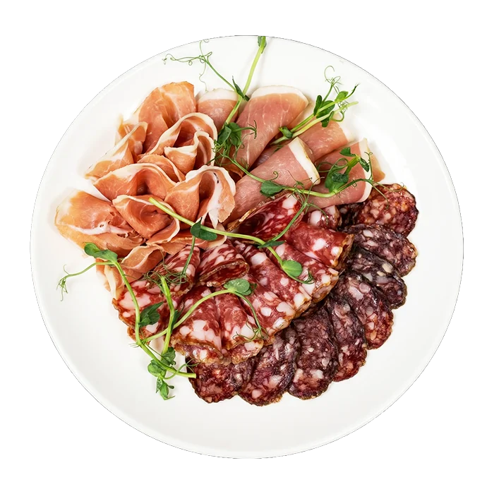 Изысканная мясная нарезка в кафе Аппетик