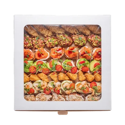 ссорти холодных закусок, канапе и десертов для фуршета